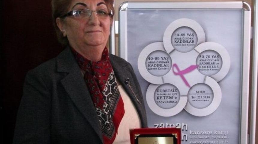 30 Yıllık Hemşirelere &Ouml;d&uuml;l