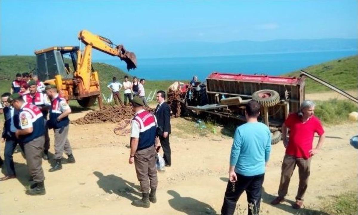 Kullandığı Trakt&ouml;r&uuml;n Altına Kaldı