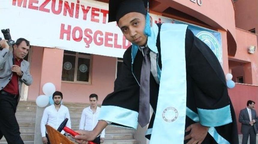 Manyas Myo 3. D&ouml;nem Mezunlarını Verdi