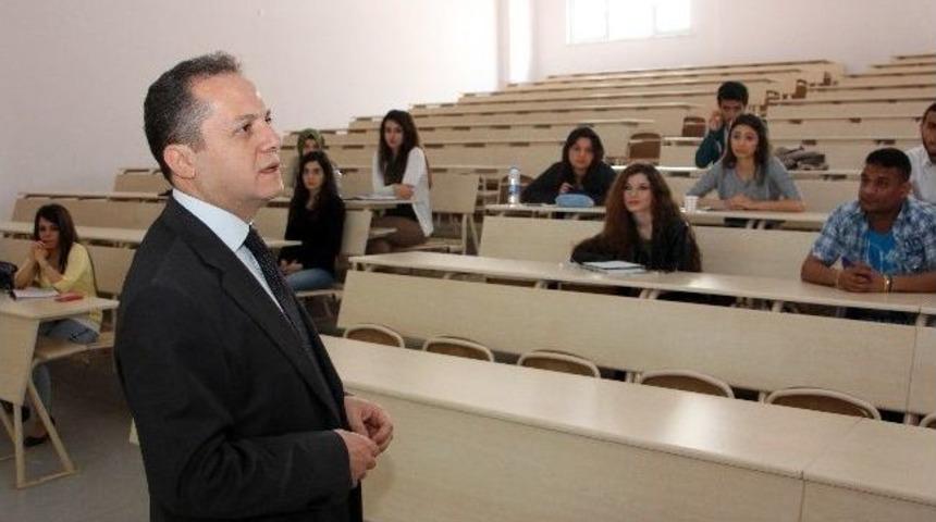 Rekt&ouml;rden Tıp &Ouml;ğrencilerine Nasihat