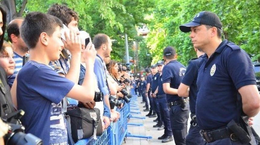 Başbakan Erdoğan İzmit'te Eski Doktorunu Ziyaret Etti