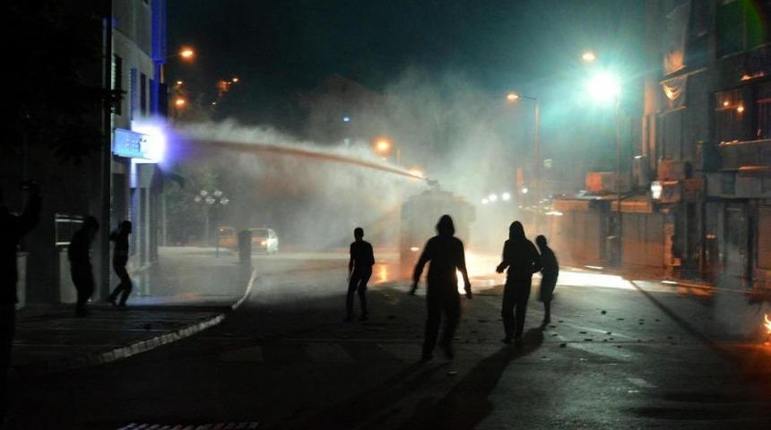Tunceli'de Polis Ara&ccedil;larına Taşlı Saldırı