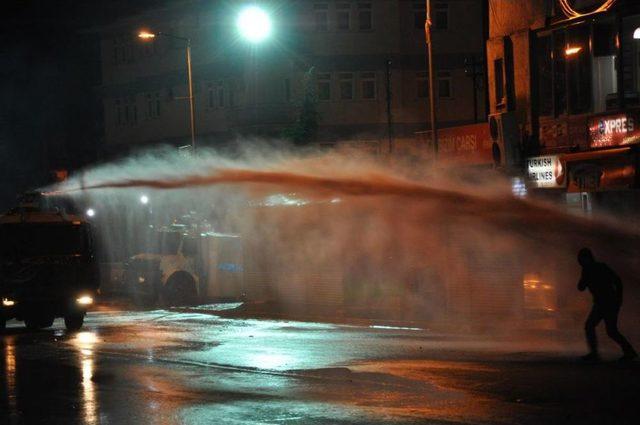 Tunceli'de Polis Araçlarına Taşlı Saldırı