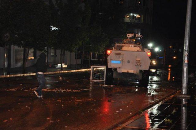 Tunceli'de Polis Araçlarına Taşlı Saldırı