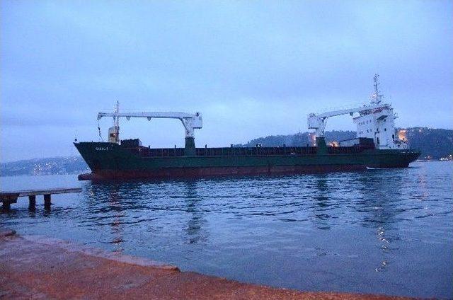 Anadolu Hisari A&ccedil;ıklarında Bir Gemi Karaya Oturdu 2