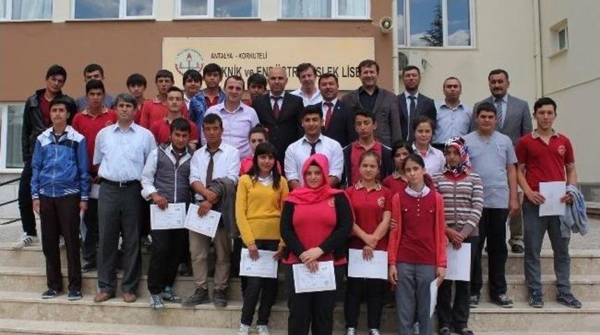 İş G&uuml;venliği Ve İş&ccedil;i Sağlığı Kursunu Tamamlayan &Ouml;ğrenciler Sertifikalarını Aldı