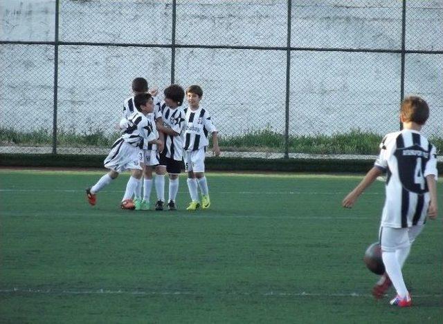 U 11’de De Gülen Ogs Oldu