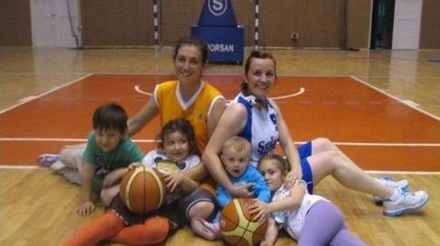Onlar Hem &Ccedil;ocuklarının Anneleri Hem De Potanın Sultanları