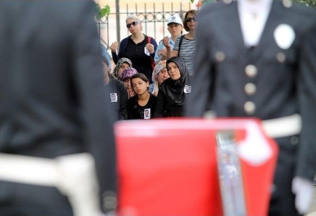 Şehit Polis, G&ouml;zyaşları Arasında Memleketine Uğurlandı