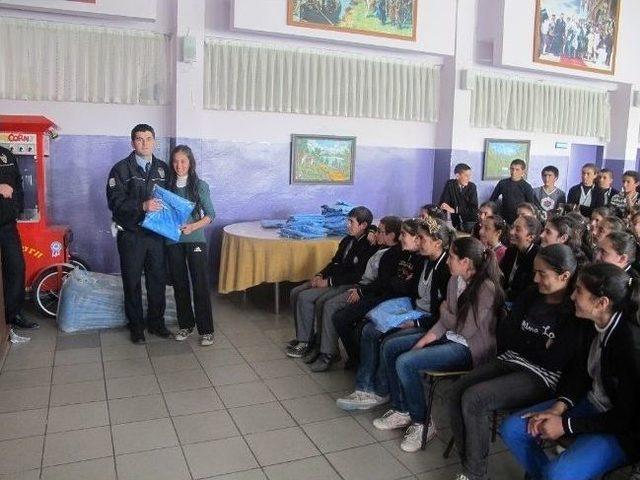 Arpaçay’da ‘gelin Tanış Olalım Polisimizi Tanıyalım’ Projesi