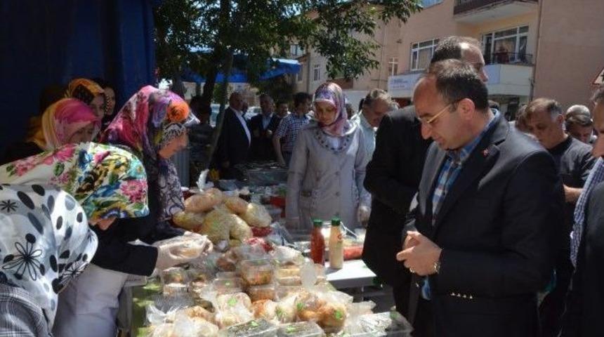 Başkan &Uuml;z&uuml;lmez Yardım Kermesinde