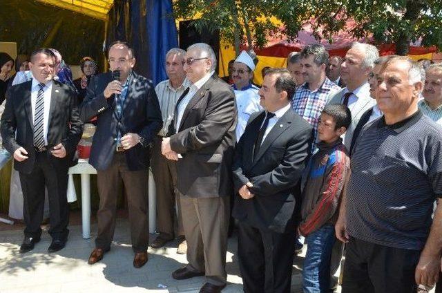 Başkan &Uuml;z&uuml;lmez Yardım Kermesinde 1