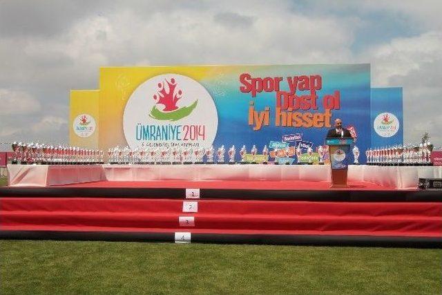 &Uuml;mraniye Spor Oyunları&rsquo;nda Dereceye Girenler &Ouml;d&uuml;llendirildi 1