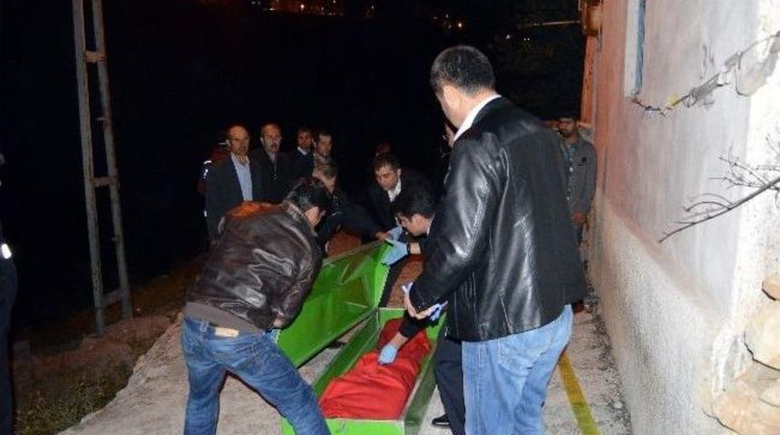 Zirai İla&ccedil; İ&ccedil;tikten Sonra Silahla İntihar Etti