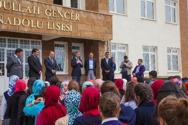 Türkiye Üçüncüsü Öğrencilere Takdir Belgesi Verildi