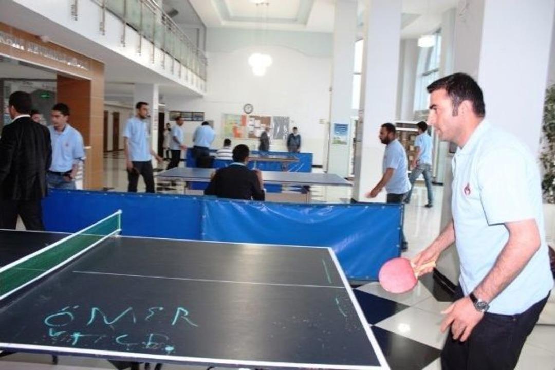 Gazeteciler Masa Tenisi Turnuvasıyla Stres Attı