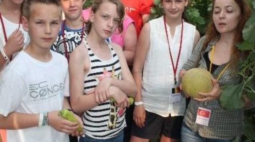 Konuk &Ouml;ğrenciler Seraları Gezdi