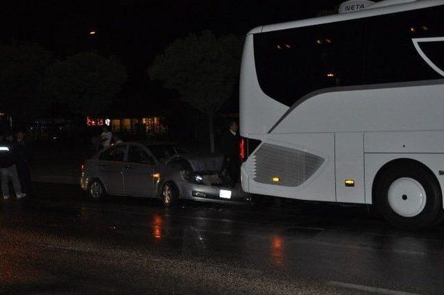 Sandıklı’da Yolcu Otobüsüyle Otomobil Çarpıştı
