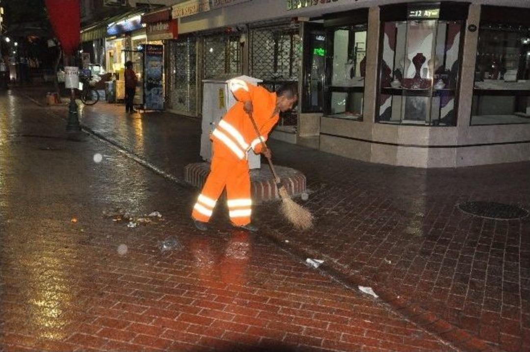 Nazilli'de Sokaklar Deterjanlı Su İle Yıkandı