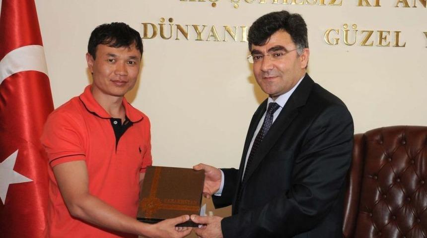 Kazakistan Vatandaşlarından Antalya Valiliğine Ziyaret