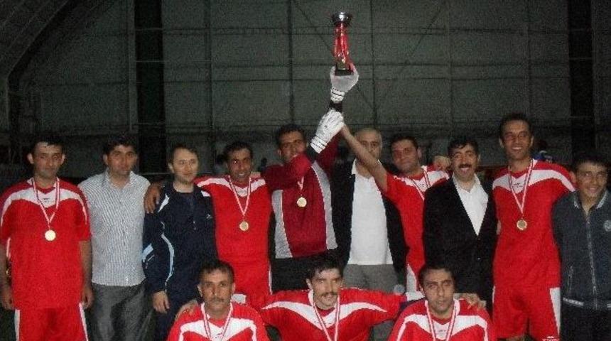 Futbol Turnuvasını Kovancılar Ortaokulu Kazandı