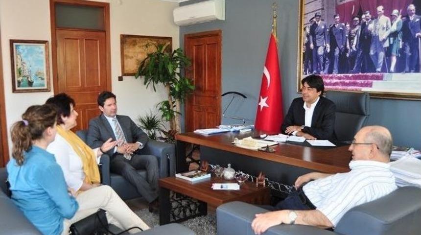 Yunan Başkonsolos, Fo&ccedil;a&rsquo;dan Etkilendi