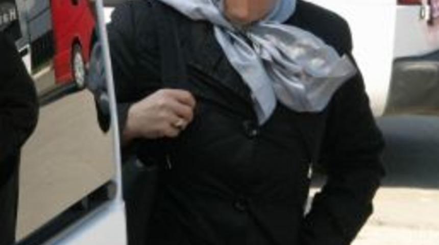 C&uuml;zdan Hırsızı Kadın Tutuklandı