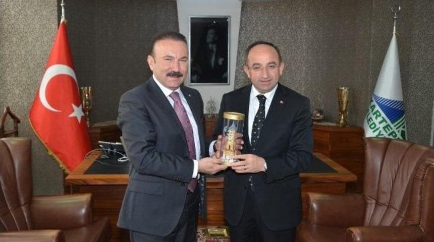 H&uuml;seyin &Uuml;z&uuml;lmez, Nevzat Doğan&rsquo;ı Ağırladı