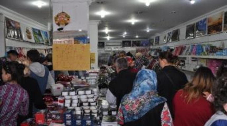 Ucuzluk&ccedil;u A&ccedil;ılışıında İzdiham