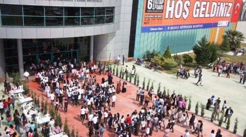 &Ouml;ğrenciler Fuara Akın Etti