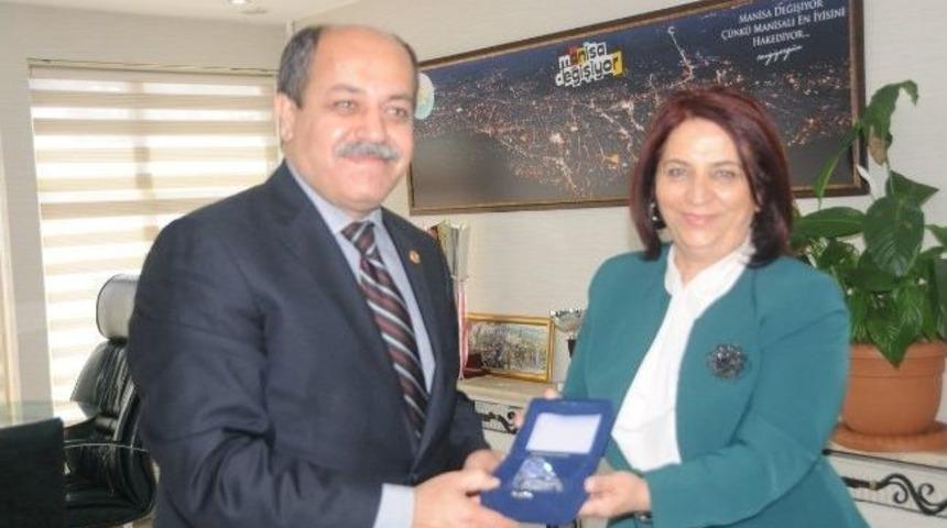 Kuzey Kıbrıs Yakın Doğu &Uuml;niversitesi&rsquo;nden Soma&rsquo;ya Eğitim Desteği