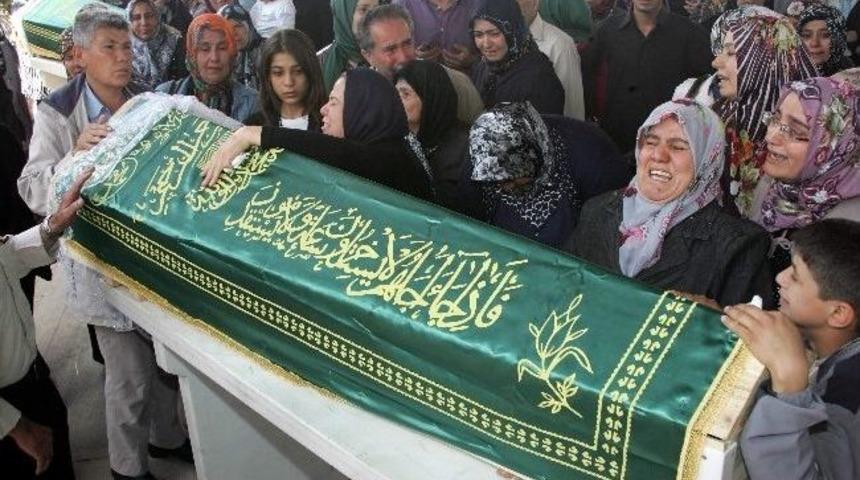 Kadınlar İkizler İ&ccedil;in Ağıt Yaktı