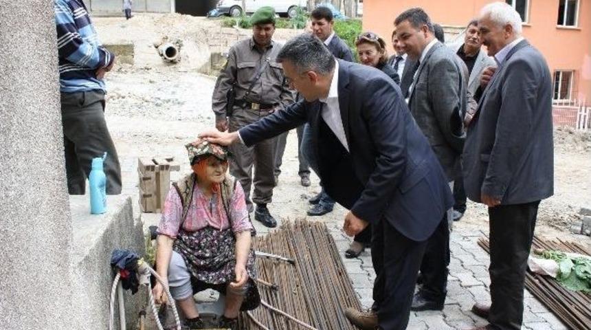 Kaymakam K&ouml;ylerin Sorunlarını Yerinde İnceliyor