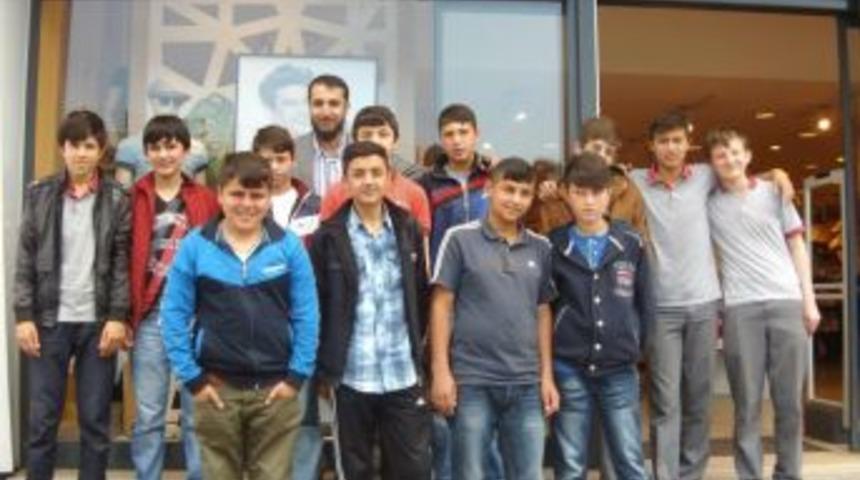 HakBirSen 13 &ouml;ğrenciye giyim yardımı yaptı