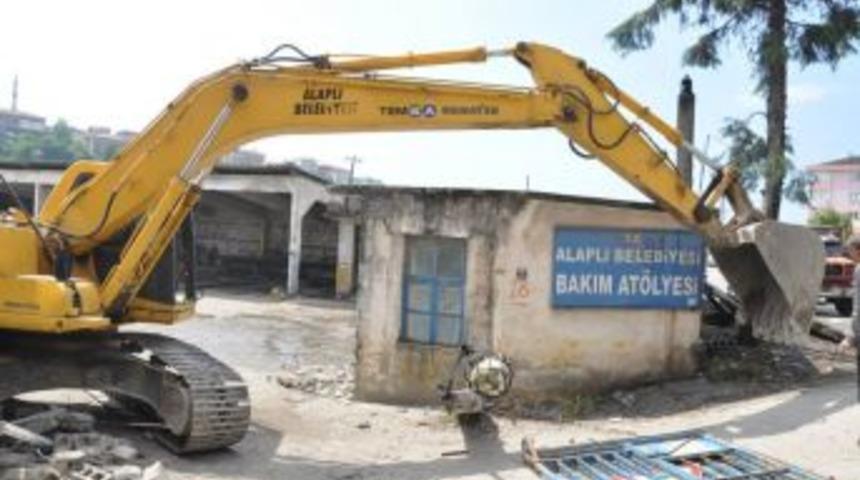 30 Yıllı tamir ve bakım At&ouml;lyesi yıkıldı