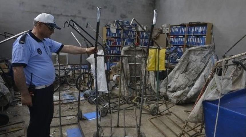 Zabıta At Ve &lsquo;&ccedil;ek-&ccedil;ek&rsquo;leri Topladı