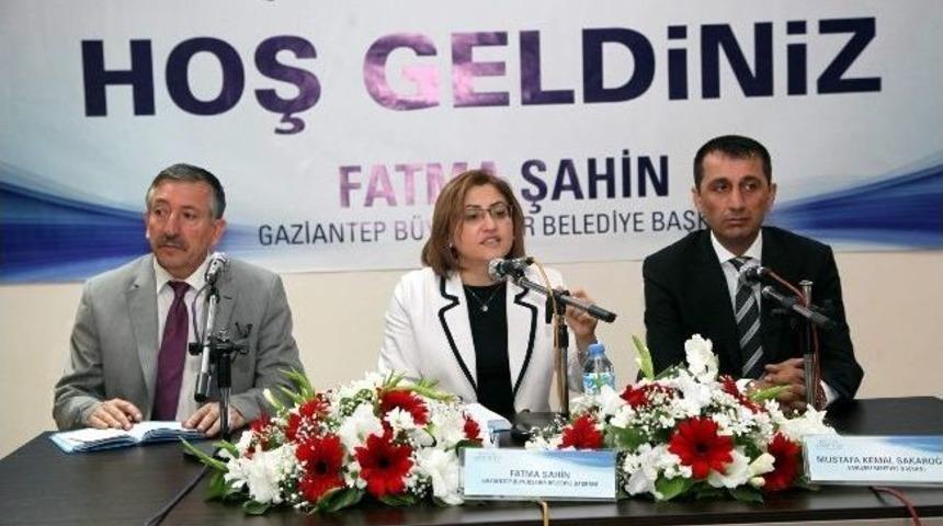 Başkan Fatma Şahin İl&ccedil;elere El Attı