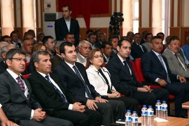 Başkan Fatma Şahin İl&ccedil;elere El Attı 1