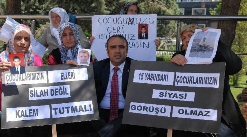 Ak Parti Milletvekili İçten, Çocukları Dağa Kaçırılan Aileleri Ziyaret Etti