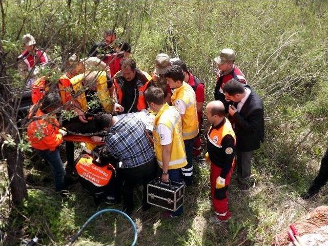 Kontrolden Çıkan Otomobil Kayalıklardan Uçtu: 1 Yaralı