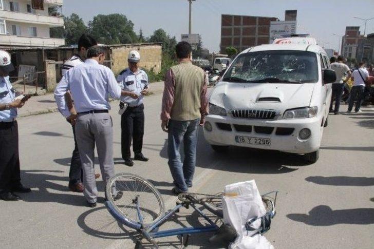 Minibüsle Çarpışan Bisiklet Sürücüsü Ağır Yaralandı G2