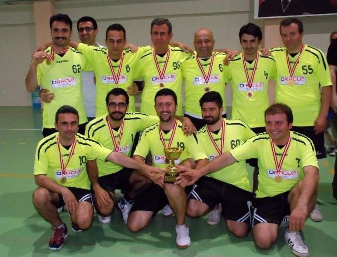 Didim&rsquo;de Kaymakamlık Voleybol Turnuvasının Şampiyonu Vergi Dairesi