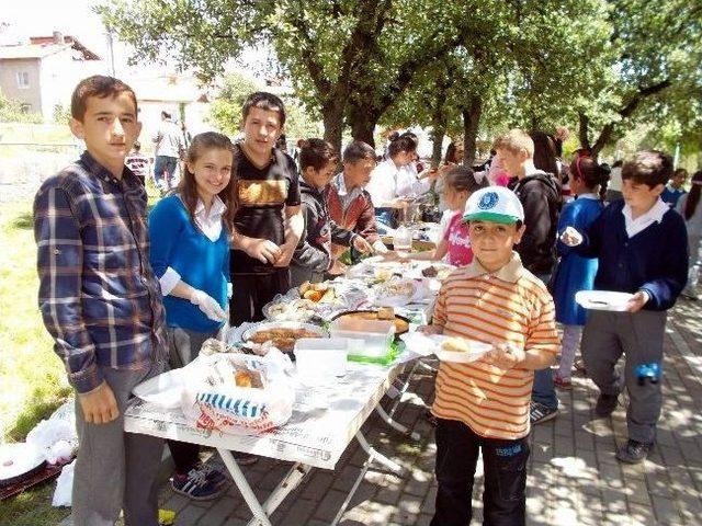 &Ouml;ğrencilerden Soma İ&ccedil;in Kermes 1
