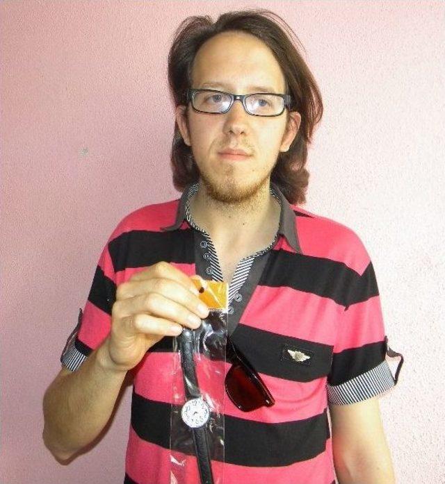 (&ouml;zel Haber) İnternetten Kamera Siparişi Verdi, Kutudan Saat &Ccedil;ıktı 1