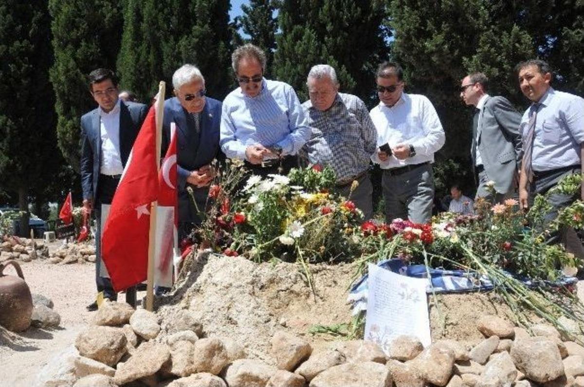 G&uuml;nay: "mezar Başlarına Bırakılan Notlar Arşivlenmeli"