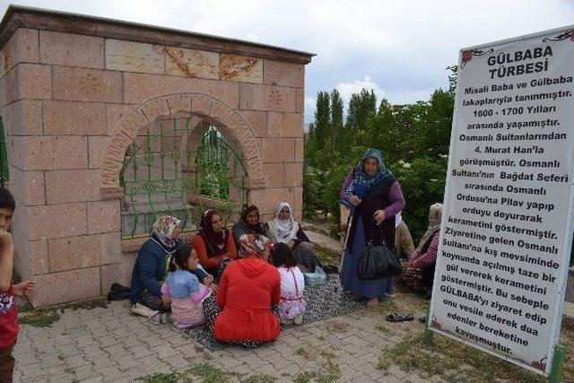 Gül Baba Dualarla Anıldı