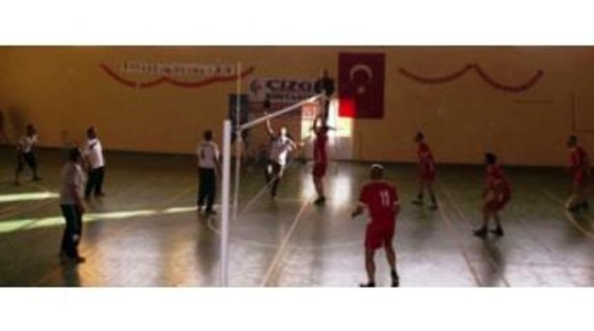 Gevaş&rsquo;ta Kurumlar Arası Voleybol Turnuvası