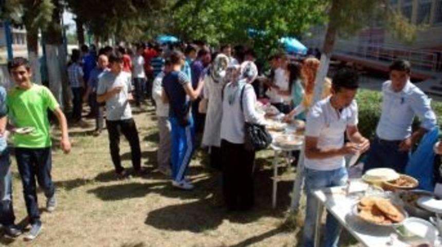 Öğrenciler Soma İçin Kermes Düzenledi