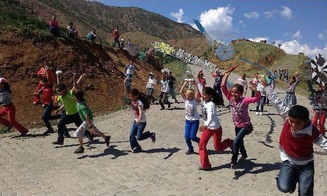 Öğrenciler Uçurtma Şenliğinde Buluştu 1