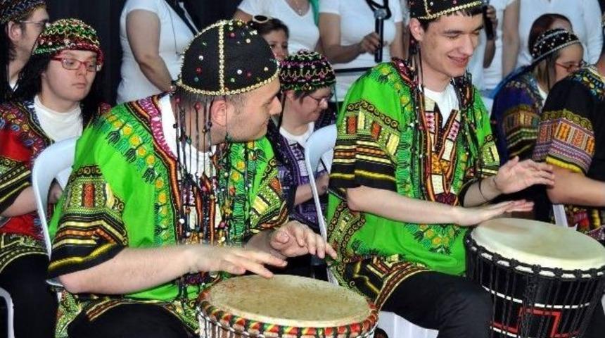 Engelli &Ccedil;ocuklardan Muhteşem Konser